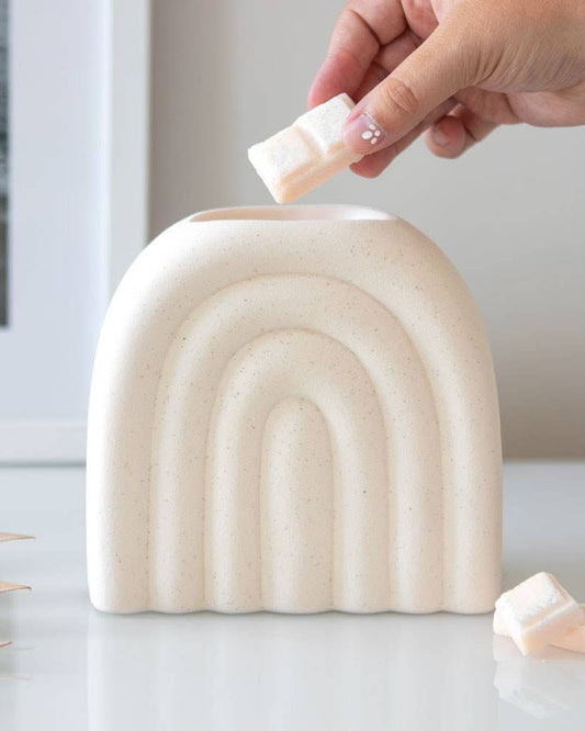 Minimalist Creme Ölbrenner und Wachswärmer