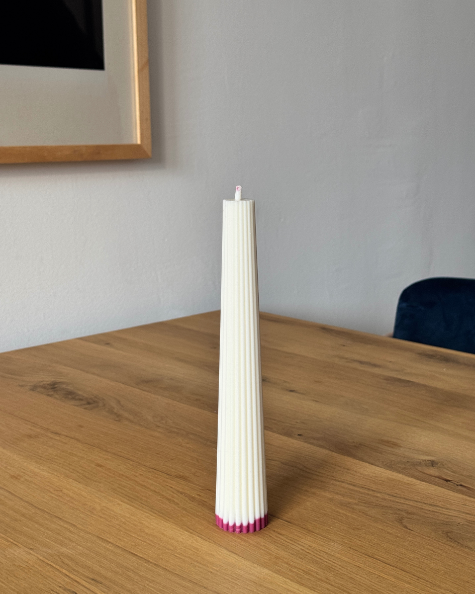 Standkerze Iconic Himbeer-Rot und Weiß