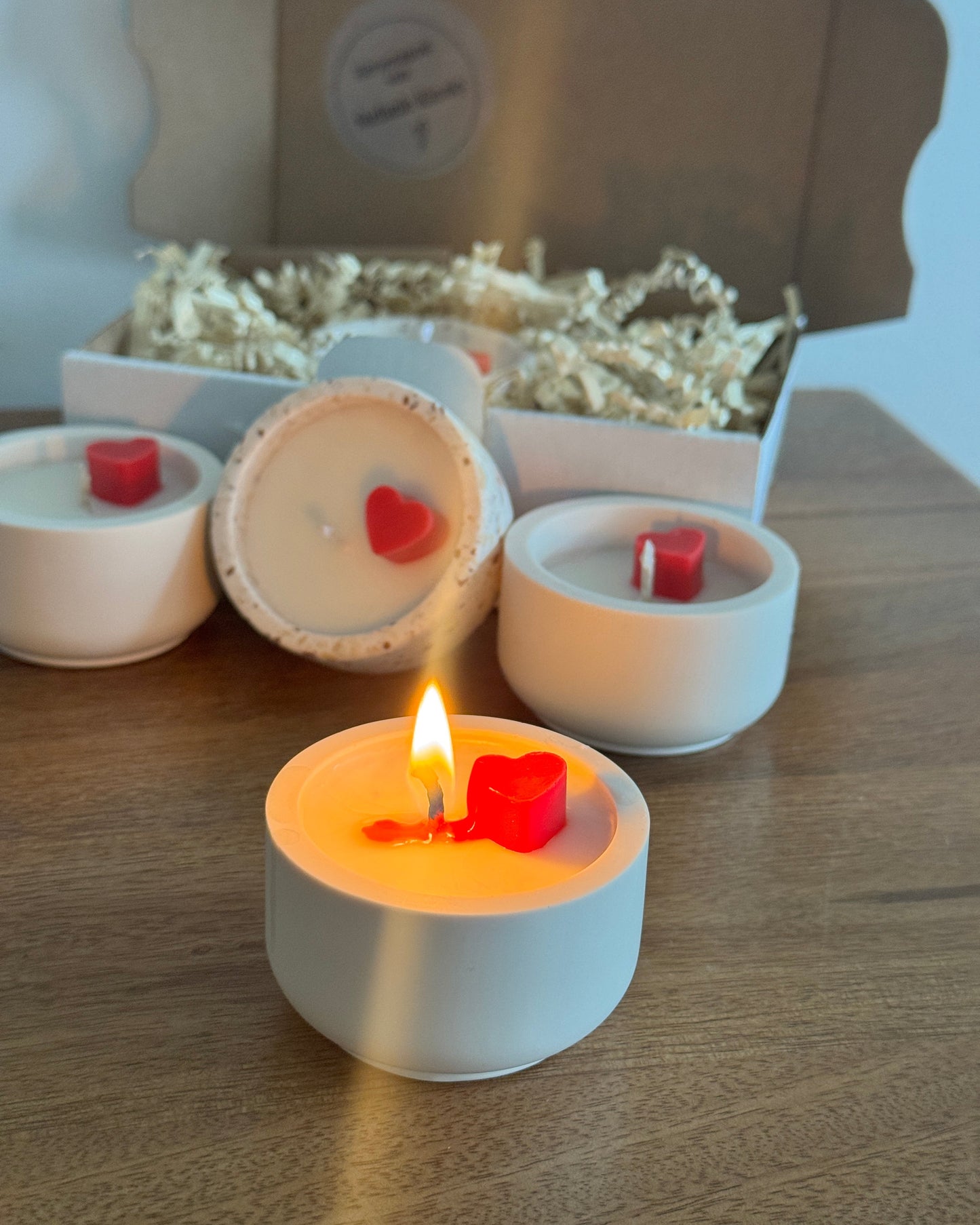 Kleine Kerze in rundem Becher